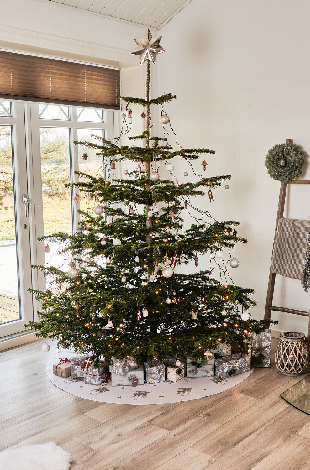 Nisserik juletræstæppe - Ø140 cm.